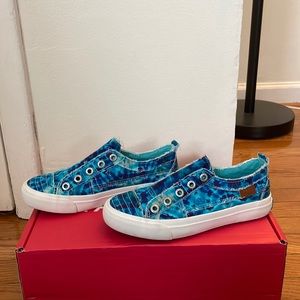 Turquoise Tie Dye Blowfish Shoes size 6